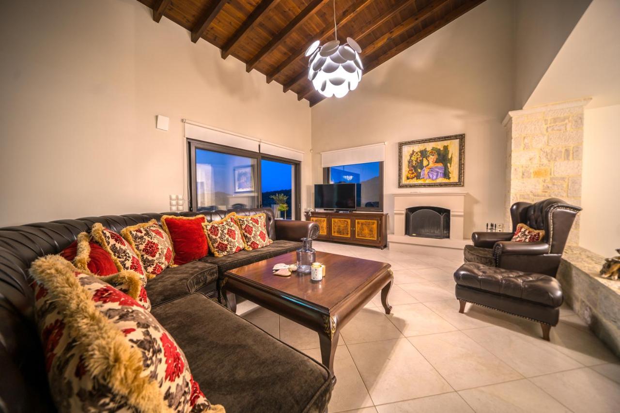 Villa Florentina ✩ Private Pool ✩ Bbq ✩ 7 Guests Alikianos Bagian luar foto